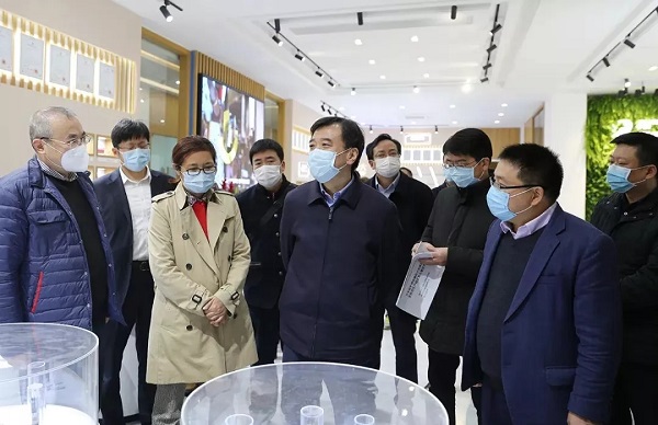 高鷹忠、張波一行赴物產(chǎn)中大特種電纜研究院開展“三服務(wù)”活動